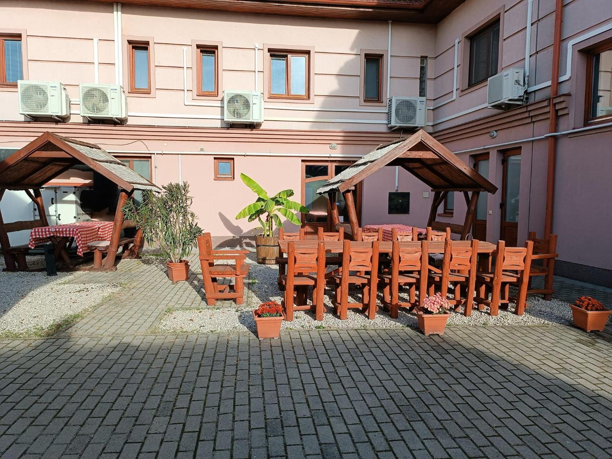 Malom Panzio Bed & Breakfast Kiskunfelegyhaza Ngoại thất bức ảnh
